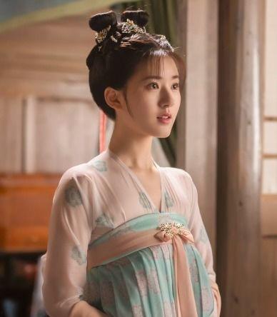 娱乐圈吃瓜赵露思是谁,娱乐圈新晋小花，吃瓜群众热议的焦点人物